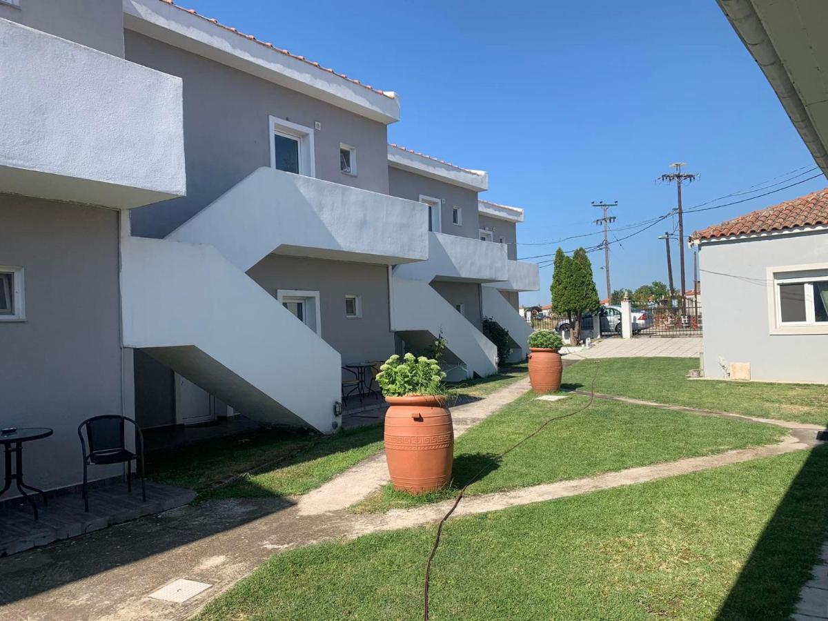 Hotel Loga Tycheron Bagian luar foto
