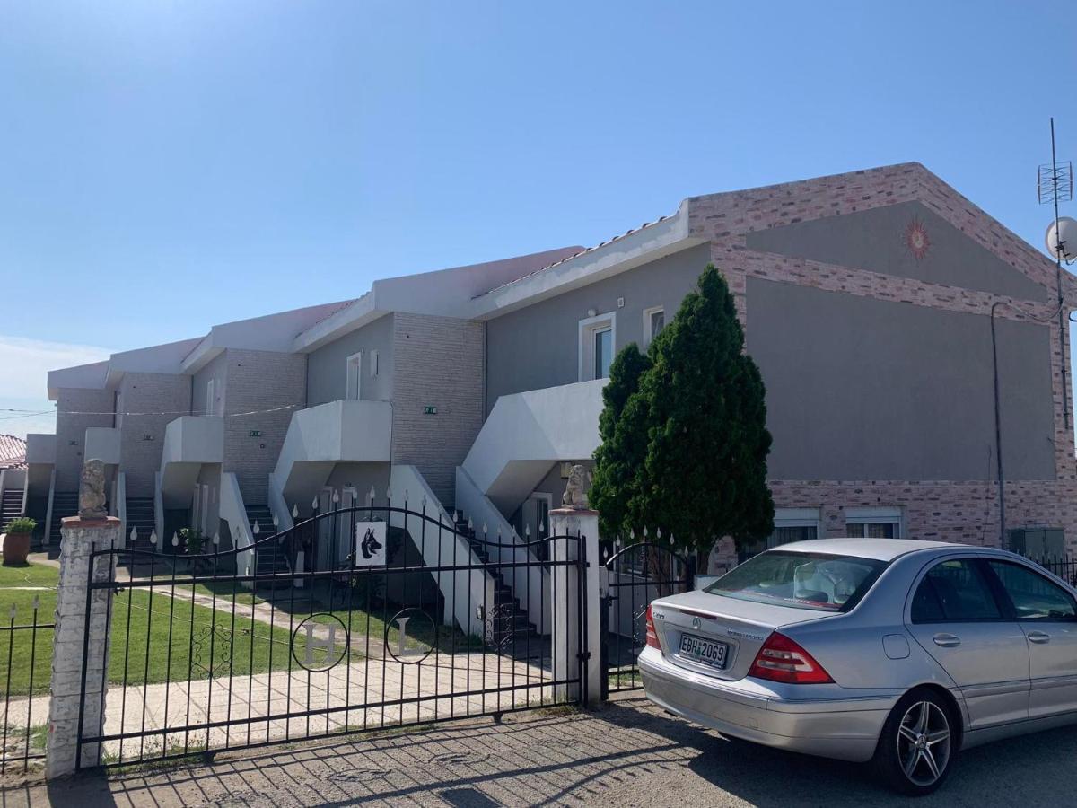 Hotel Loga Tycheron Bagian luar foto