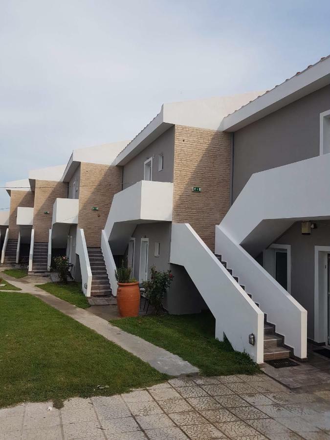 Hotel Loga Tycheron Bagian luar foto