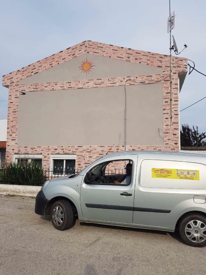 Hotel Loga Tycheron Bagian luar foto